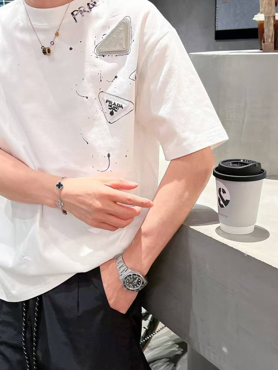 PRADA T-SHIRT