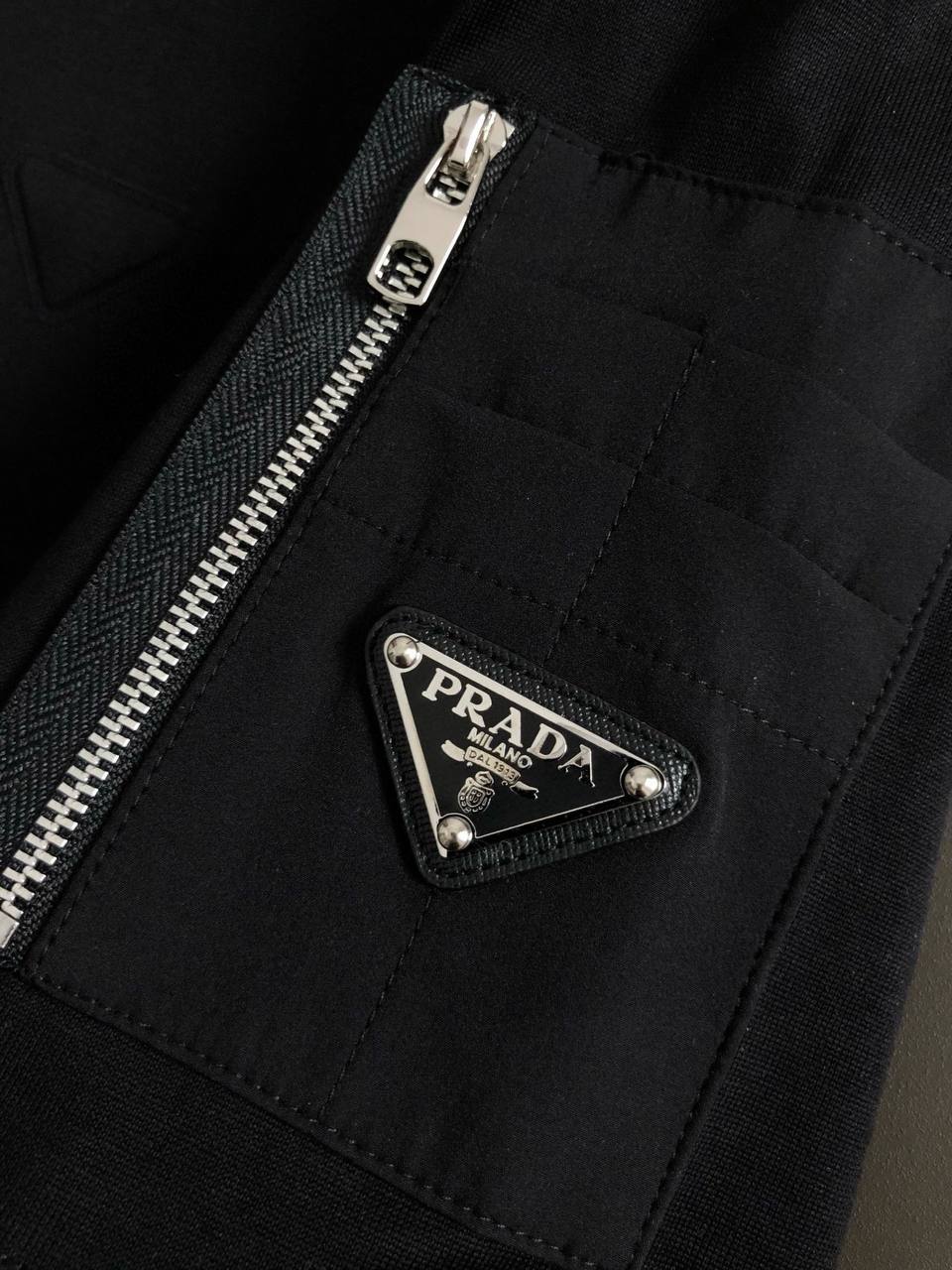 PRADA T-SHIRT
