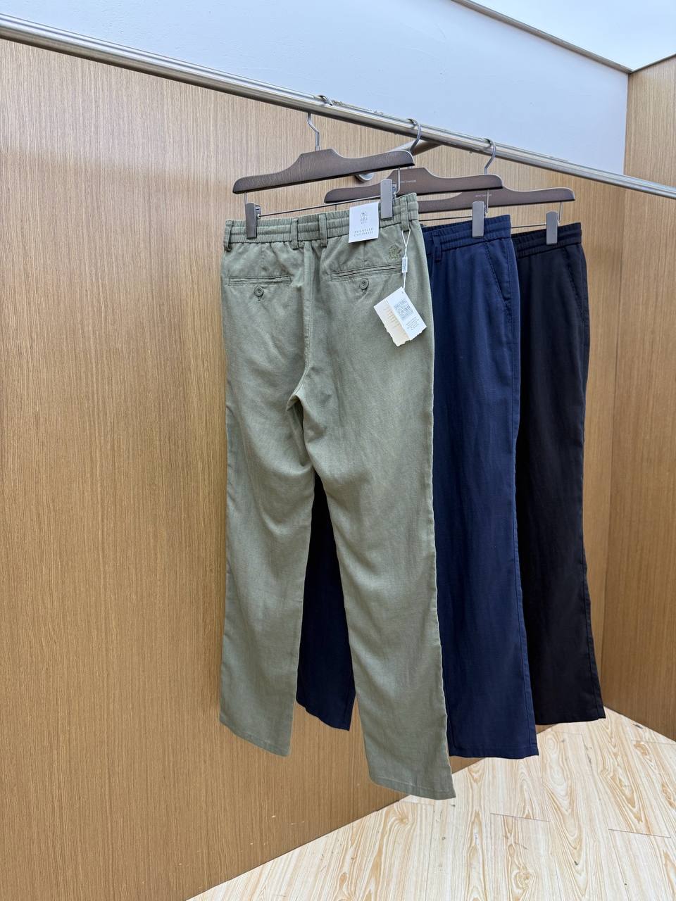 Brunello Cucinelli olive linen trousers Luxury