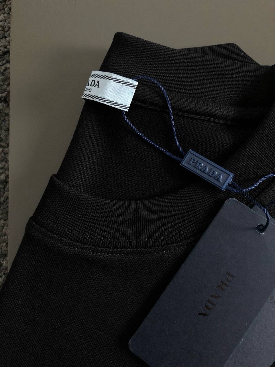 PRADA T-SHIRT