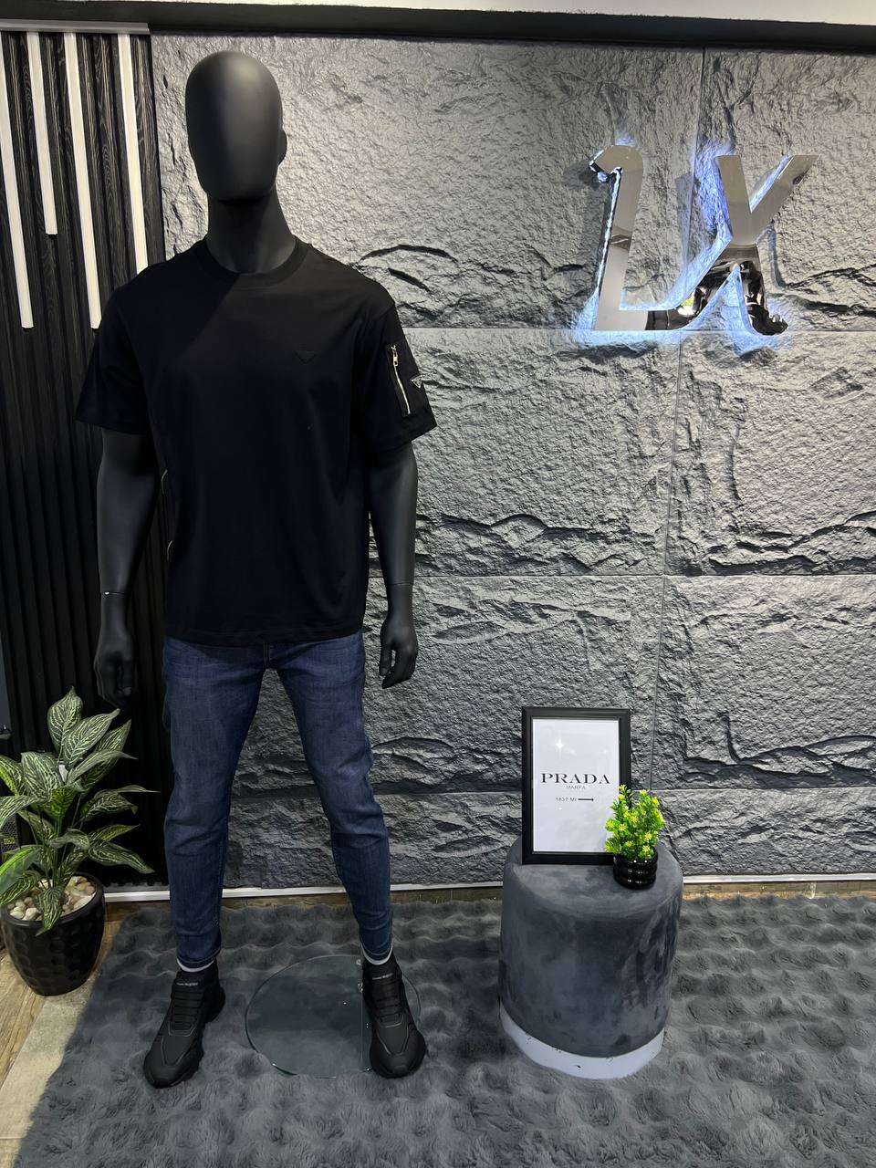 PRADA T-SHIRT