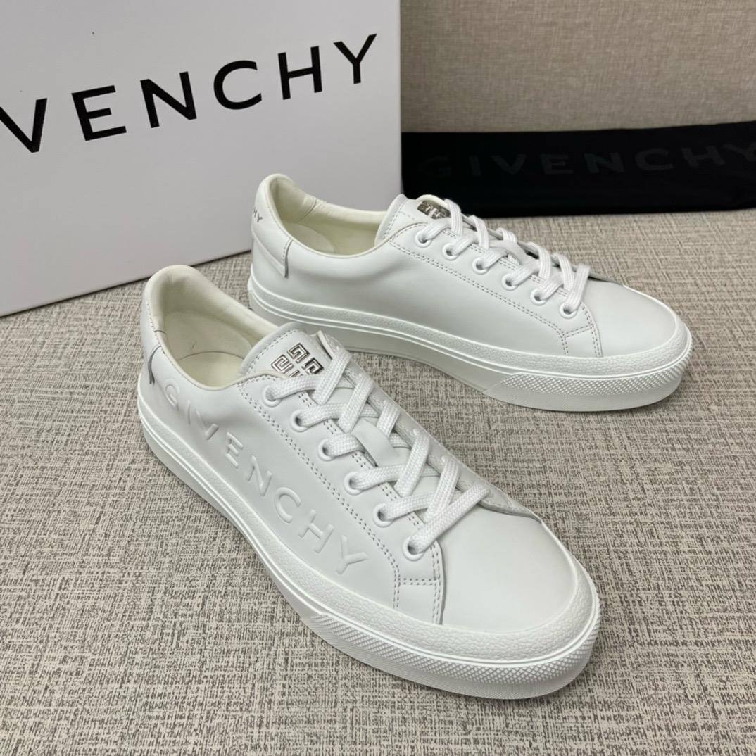 Givenchy Sneakers – White Classic Edition