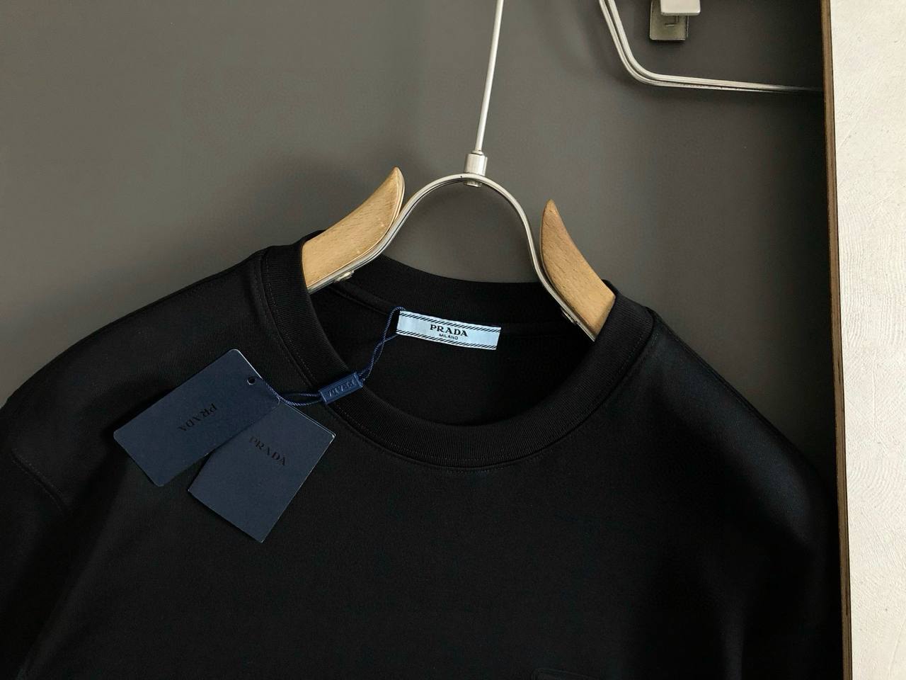PRADA T-SHIRT