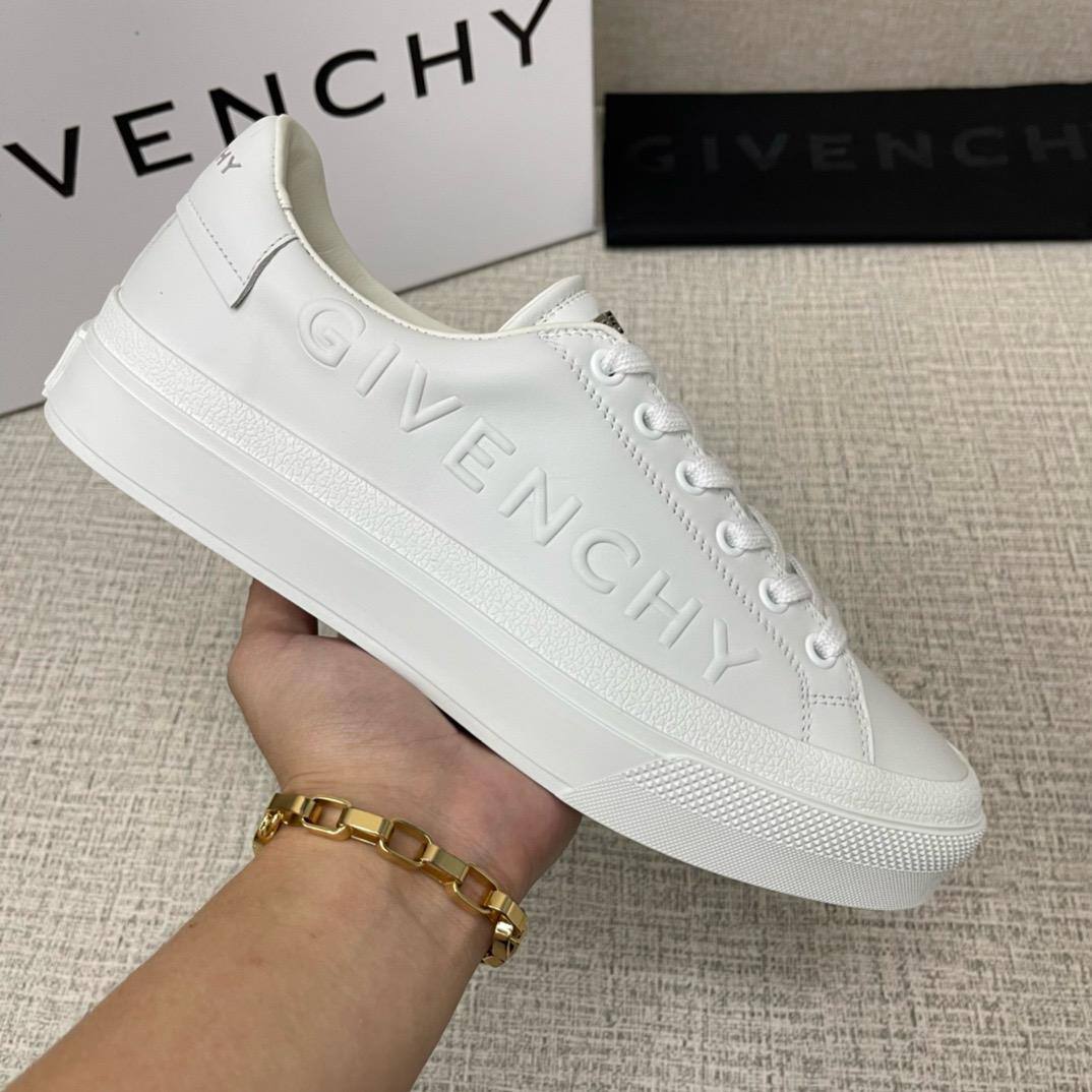Givenchy Sneakers – White Classic Edition