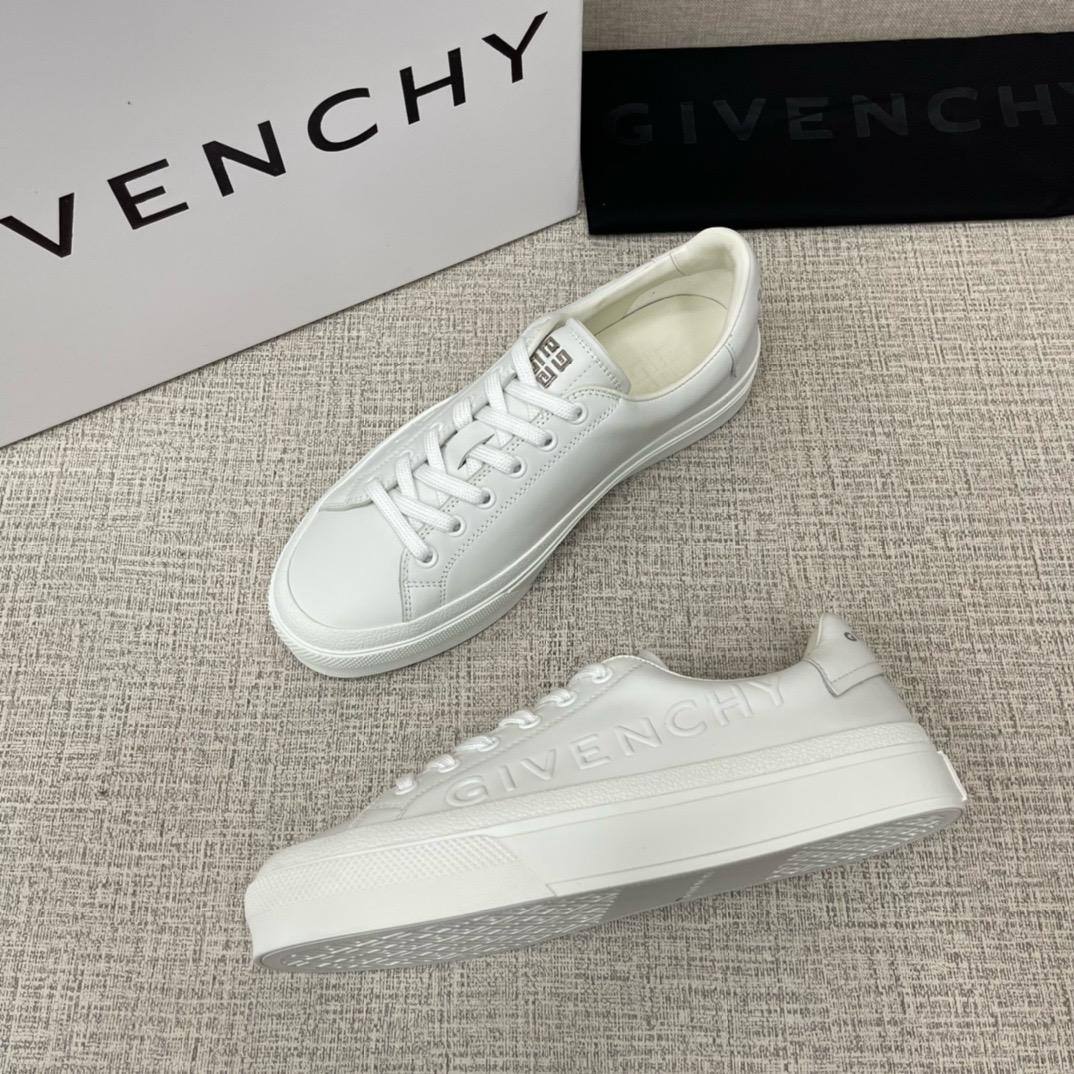 Givenchy Sneakers – White Classic Edition