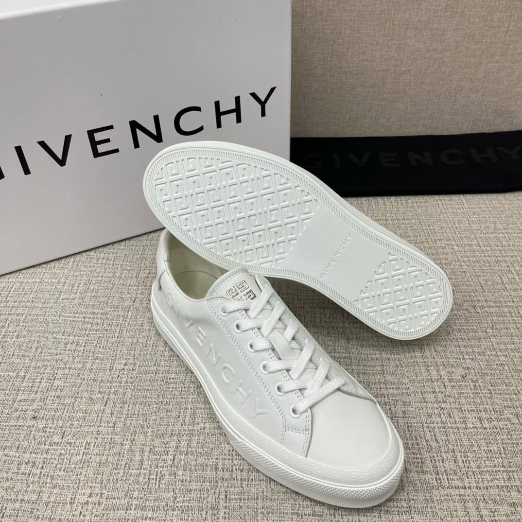 Givenchy Sneakers – White Classic Edition