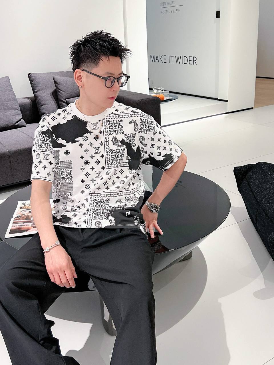 Louis Vuitton T-Shirt – Monogram Print Edition
