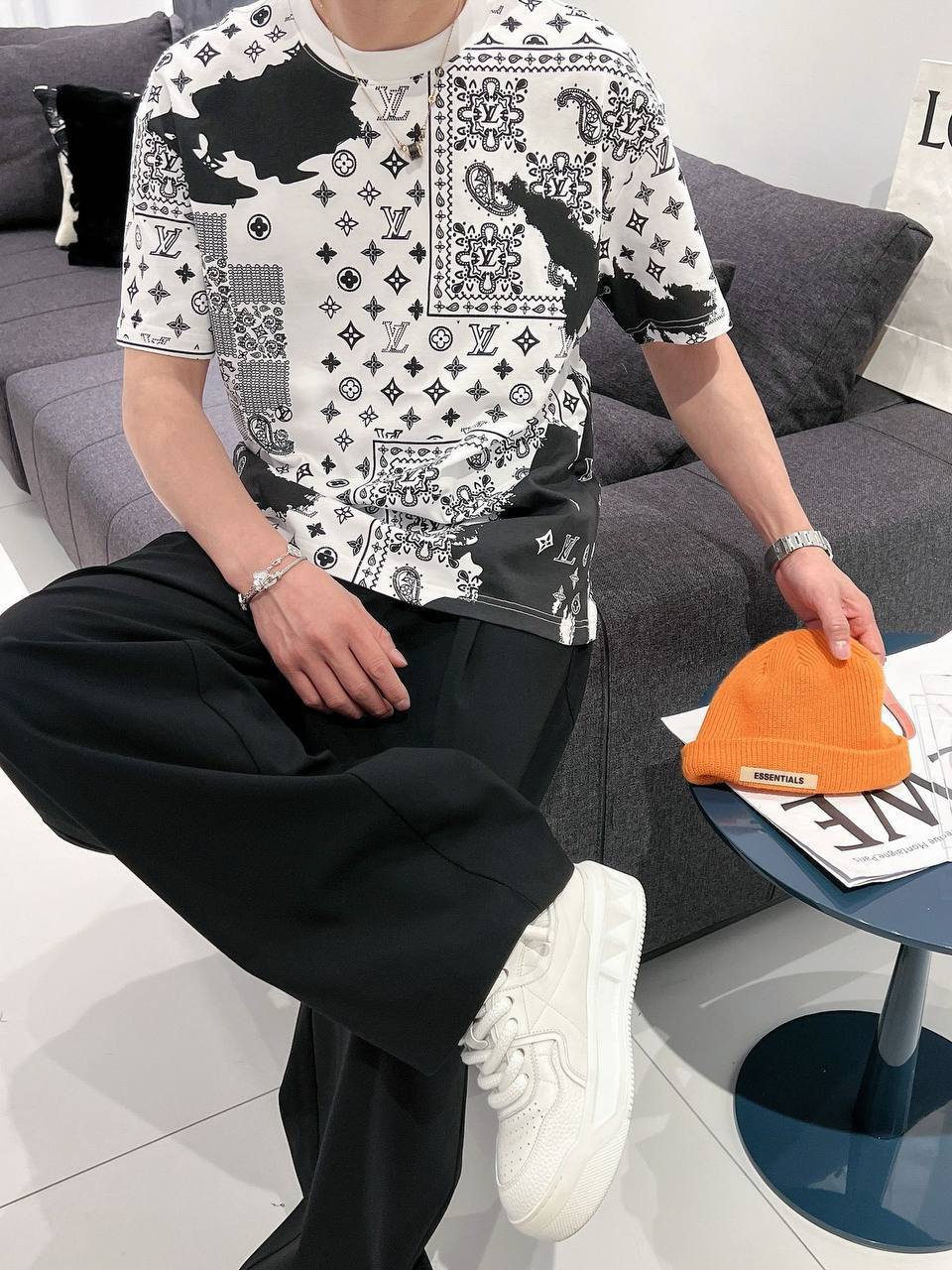 Louis Vuitton T-Shirt – Monogram Print Edition