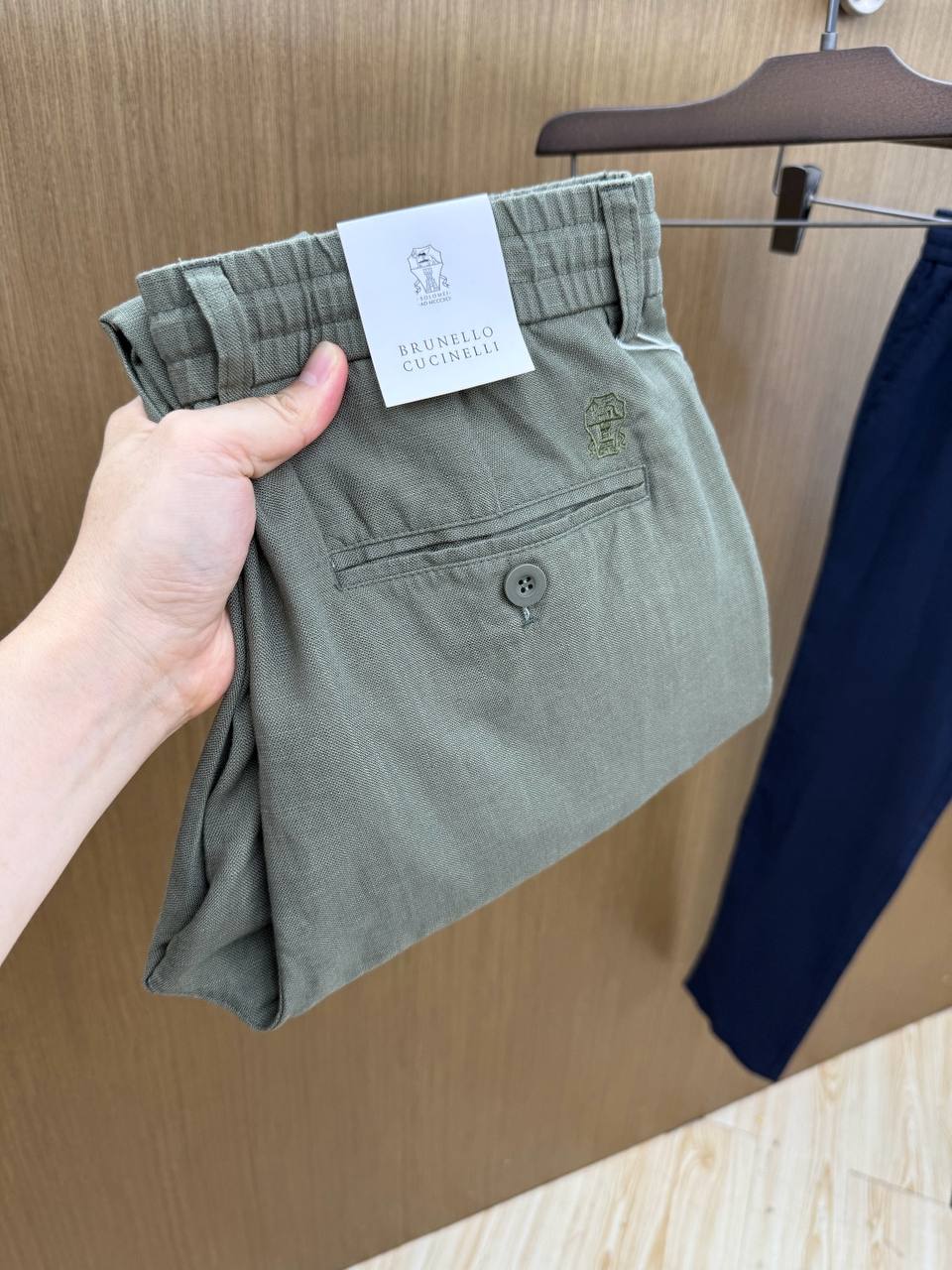Brunello Cucinelli olive linen trousers Luxury