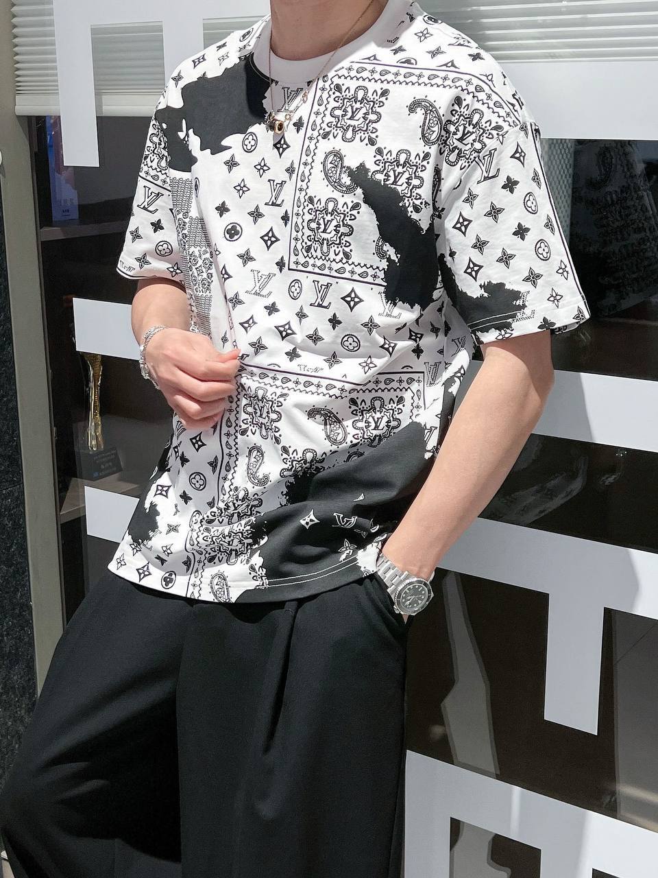 Louis Vuitton T-Shirt – Monogram Print Edition