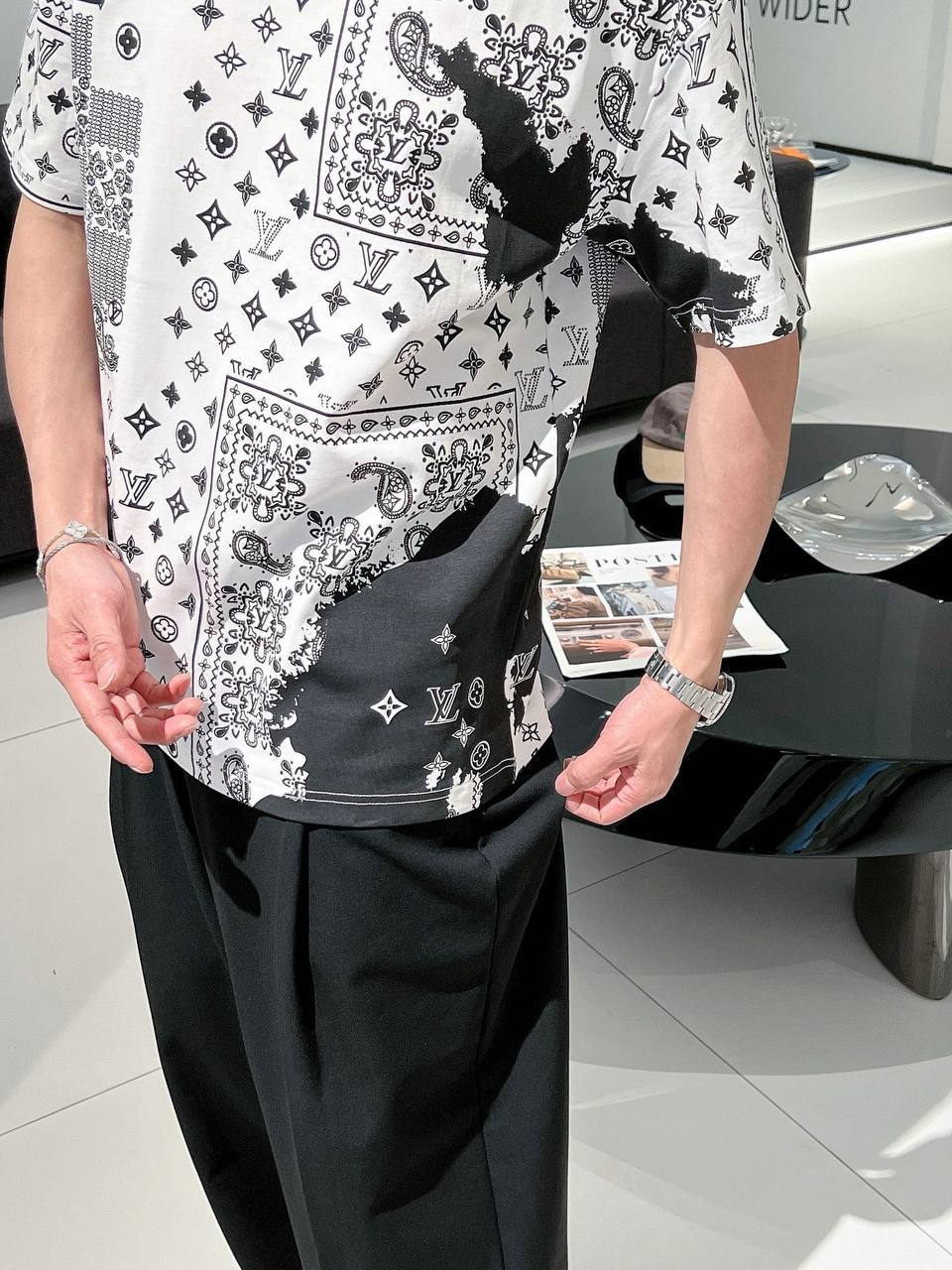 Louis Vuitton T-Shirt – Monogram Print Edition