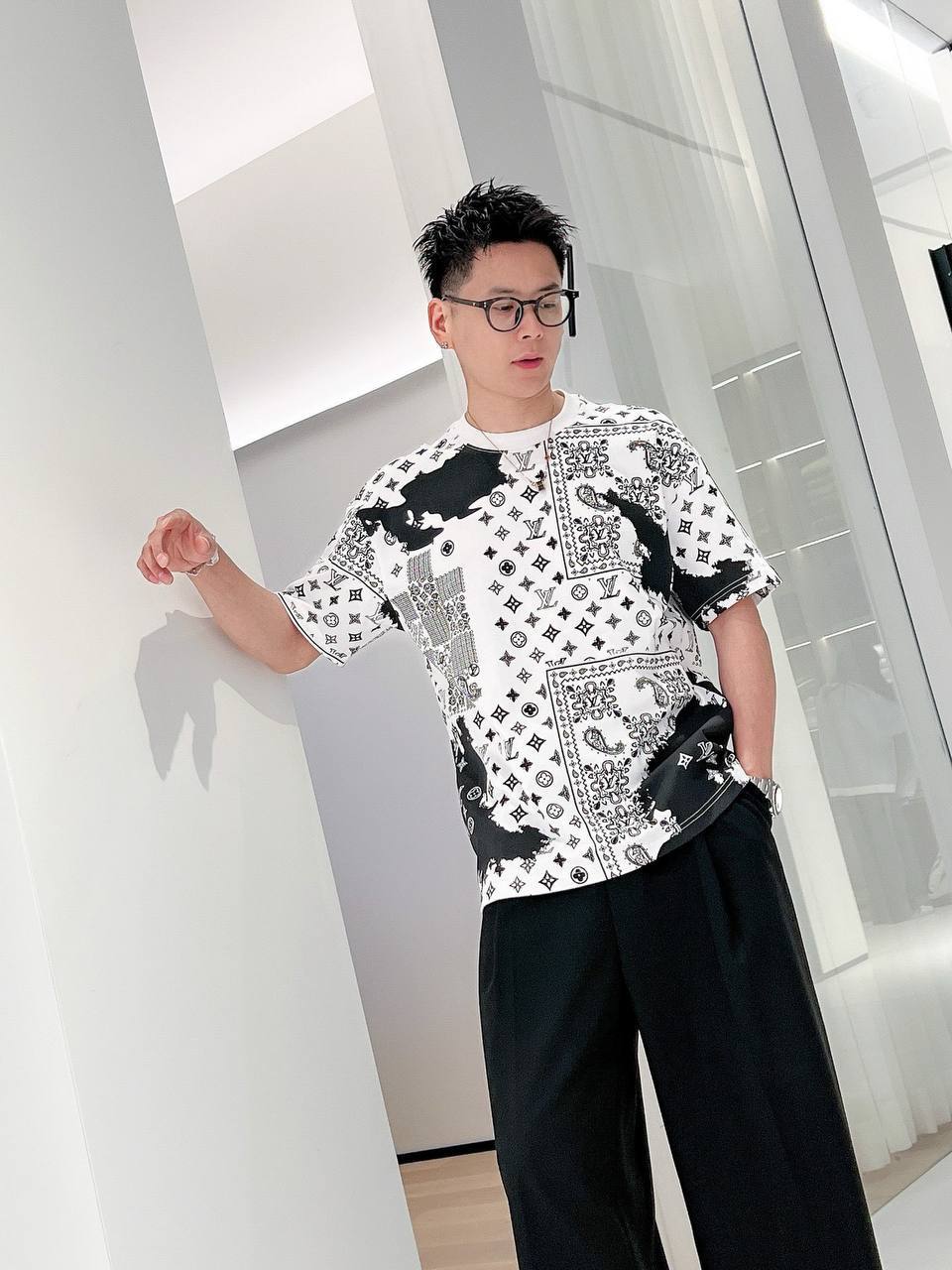 Louis Vuitton T-Shirt – Monogram Print Edition