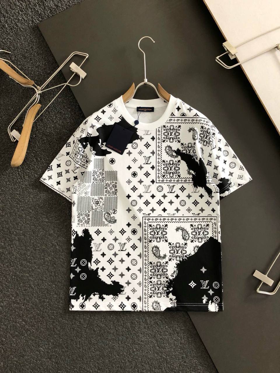 Louis Vuitton T-Shirt – Monogram Print Edition